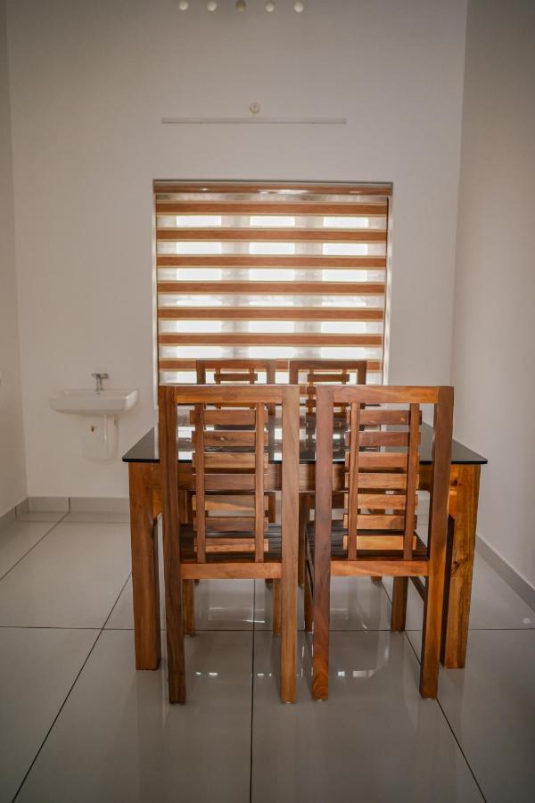 Shimano Square Guest House Варкала Екстериор снимка