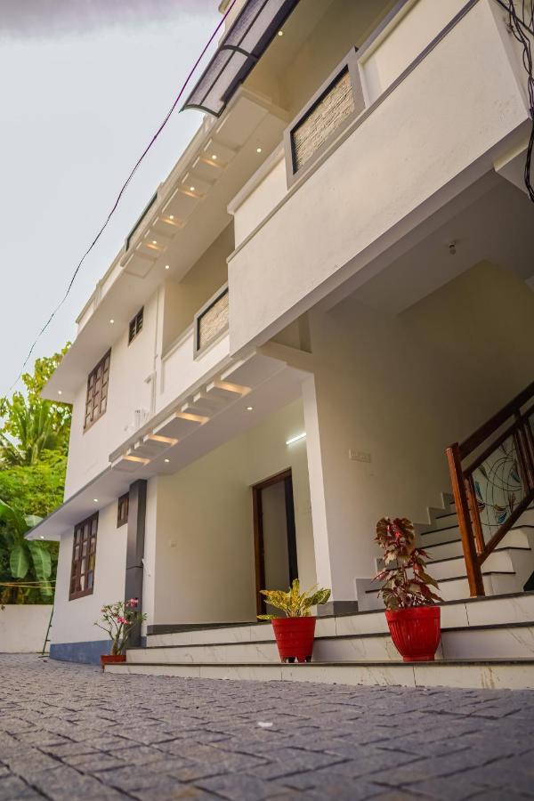 Shimano Square Guest House Варкала Екстериор снимка